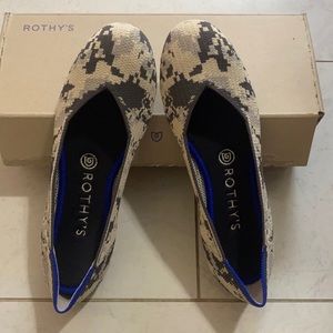 NEW: Size 8 Ash Grey Camo Rothy’s